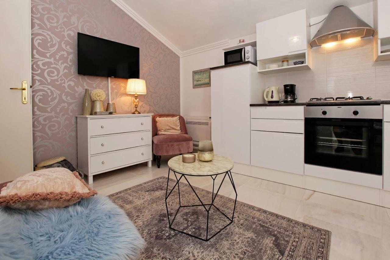 Apartment Ambroz Vela Luka Extérieur photo